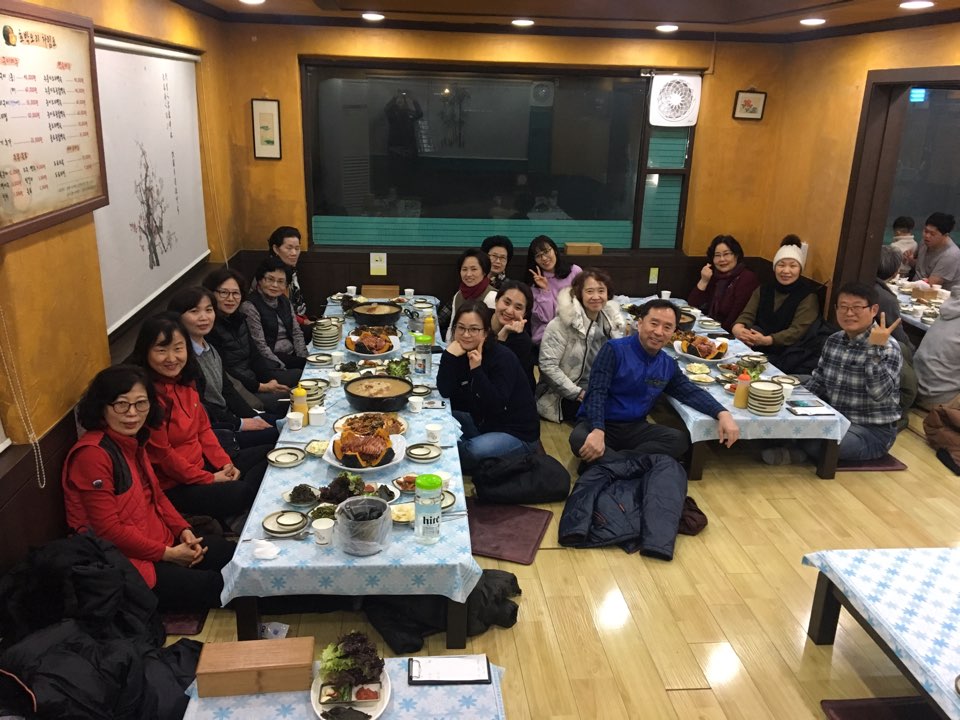 6대교구 장로님과 모임.jpg