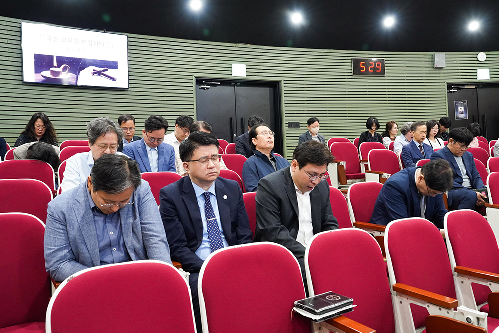 2025신학대학교교직원수련회-37.jpg